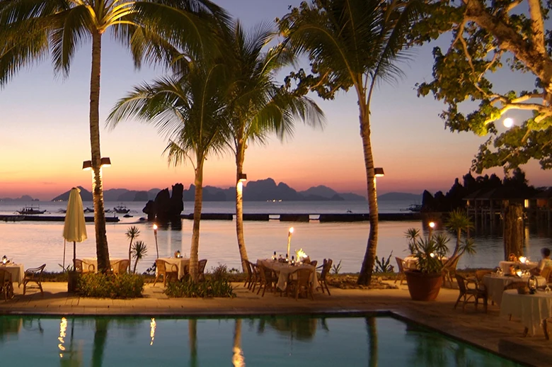 Paisaje costero de Palawan al atardecer