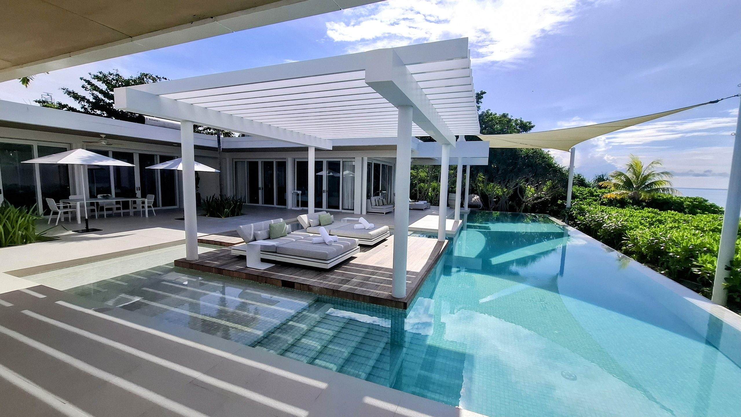 Villa con piscina privada en Banwa Private Island